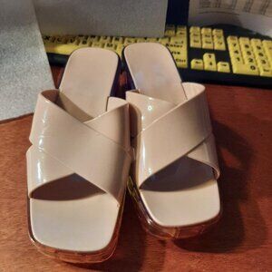 NEW ! Flip Flop Beige Mule Heel Sz M